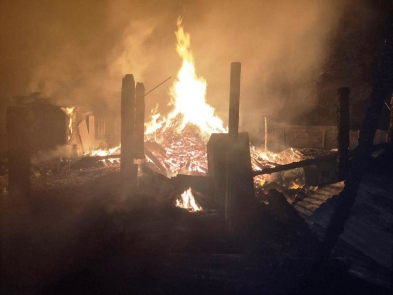 Згорів трактор і чотири споруди: на Чернігівщині лютув вогонь