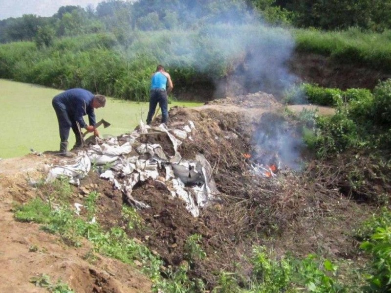 Незаконно споруджену на одній з річок Чернігівщині греблю почали демонтувати