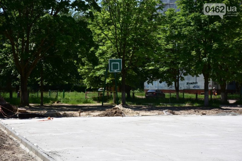 У Чернігові будують три спортивні майданчики