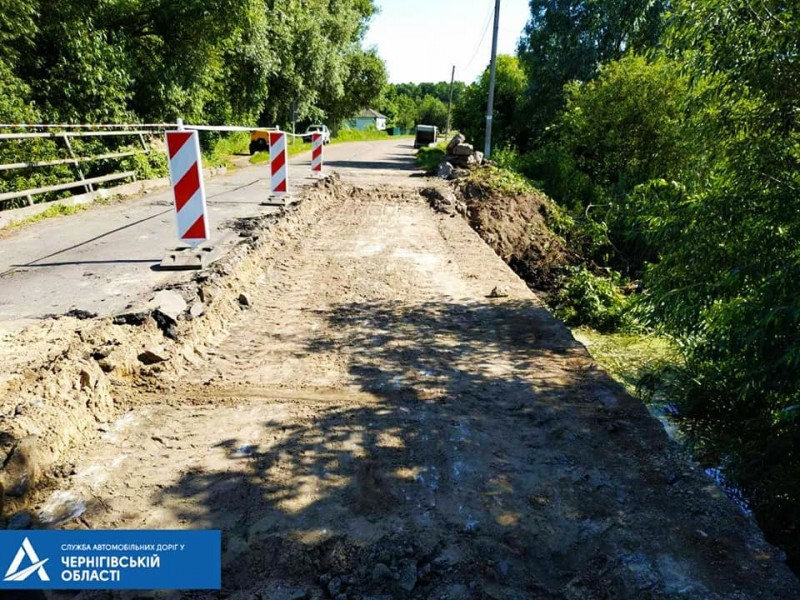 На Чернігівщині ремонтують аварійний міст