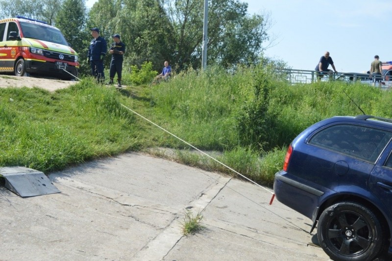 У Стрижні втопили іномарку: залучались рятувальники