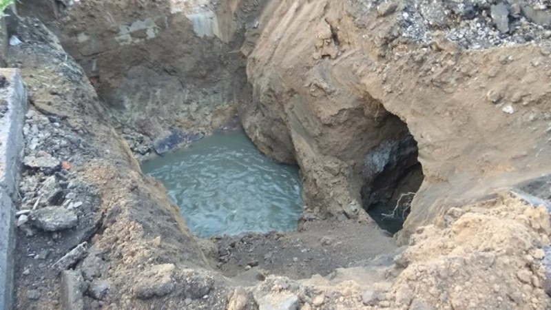 На Шерстянці прорвало каналізацію: без води можуть залишитись кілька районів Чернігова