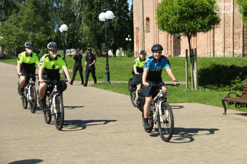 Чернігівські поліцейські пересіли з "пріусів" на велосипеди