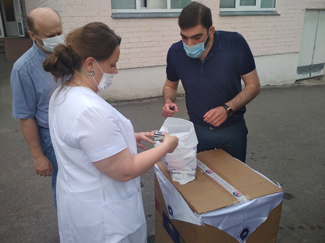 Одній з лікарень Чернігівщини благодійники передали медичне обладнання для інтенсивної терапії