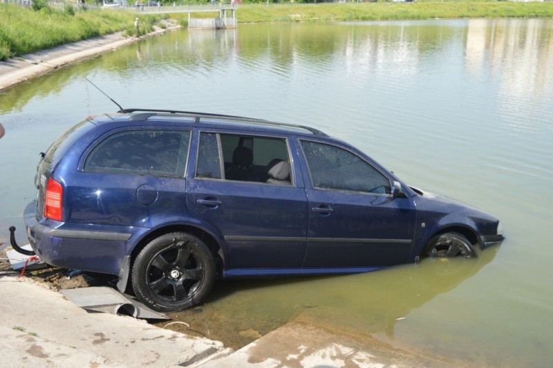 У Стрижні втопили іномарку: залучались рятувальники
