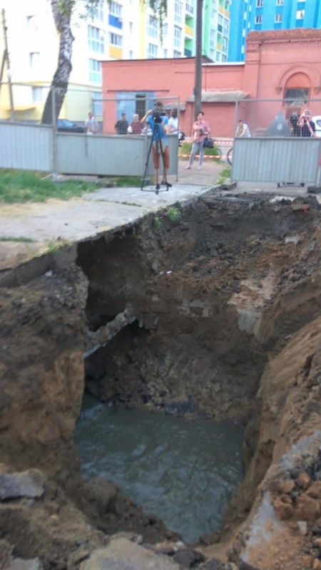 На Шерстянці прорвало каналізацію: без води можуть залишитись кілька районів Чернігова