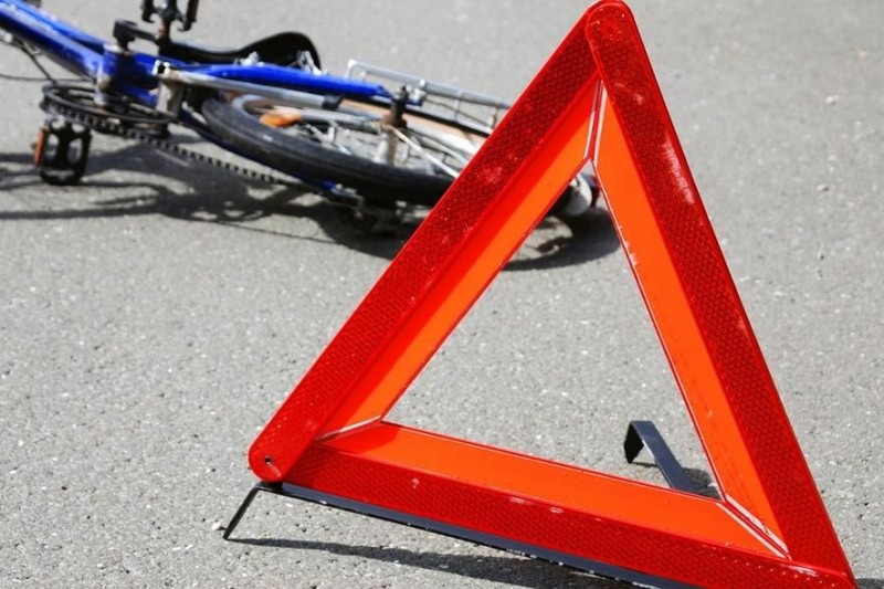 Скоїв ДТП та зник: на Чернігівщині збили двох велосипедистів