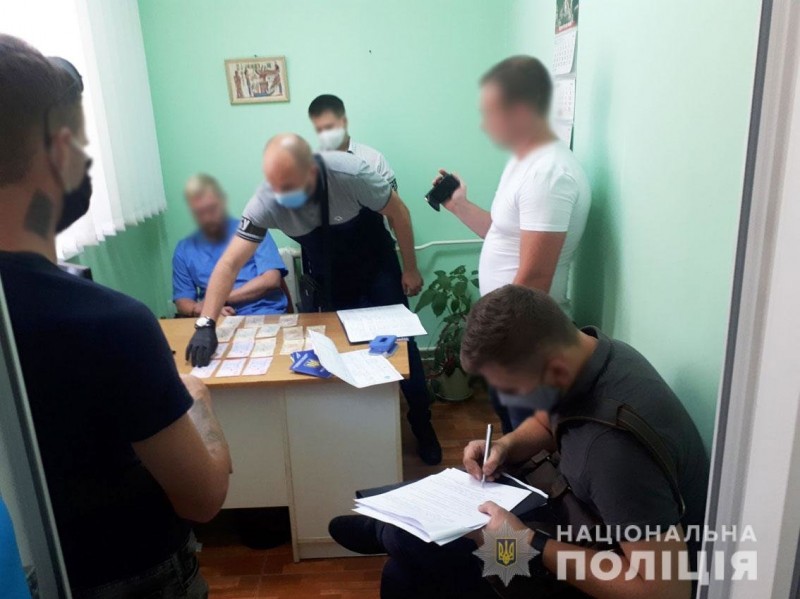 Поліцейські та СБУшники викрили хабарника-ветеринара