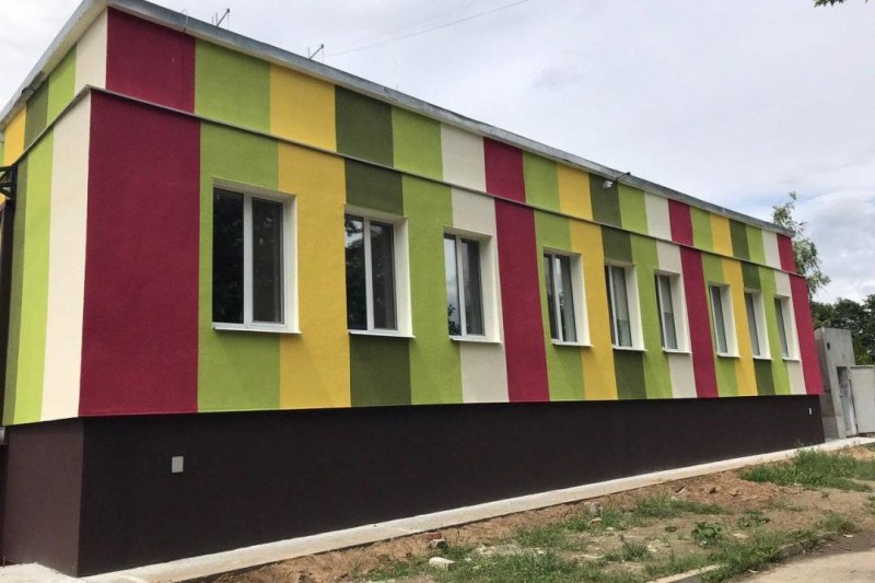 Ремонт пологового будинку в Чернігові близький до завершення: вимальовується мурал замість мозаїки