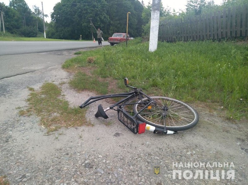 На Чернігівщині автівка збила 13-річну дівчинку, яка їхала на велисопеді