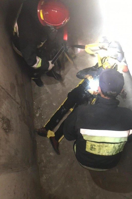 У Чернігові чоловік провалився у підвал будинку