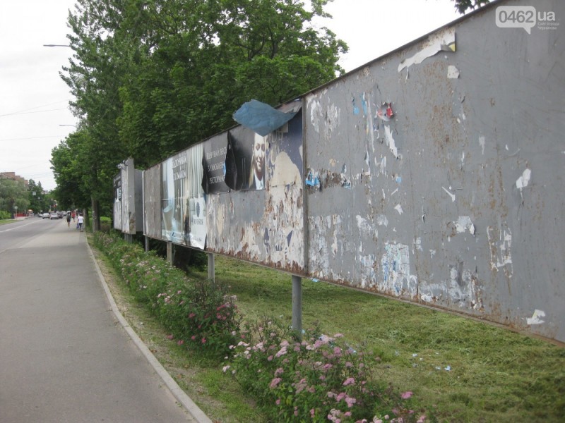 Рекламні вандали Чернігова: чому в місті занедбані білборди