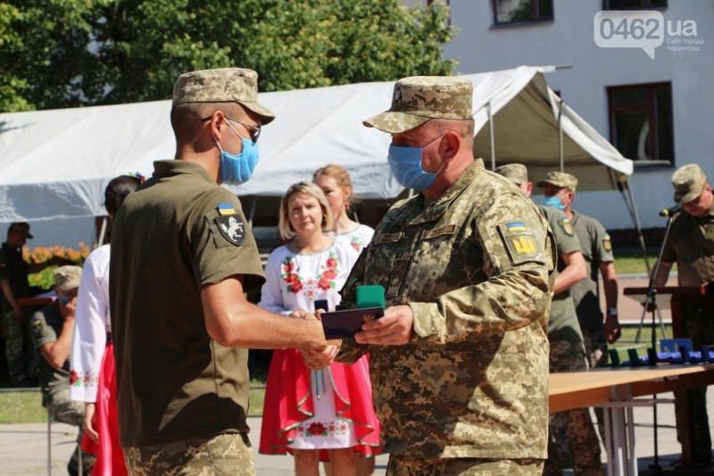 Чернігівські герої-танкісти, що повернулися з АТО, отримали нагороди