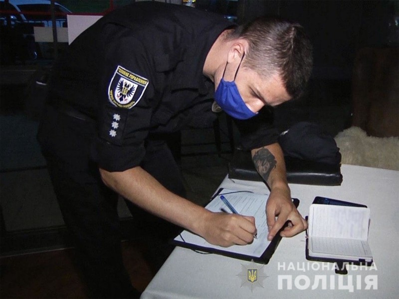 На чернігівський ресторан "Бібліотека" поліція склала протокол за порушення карантину