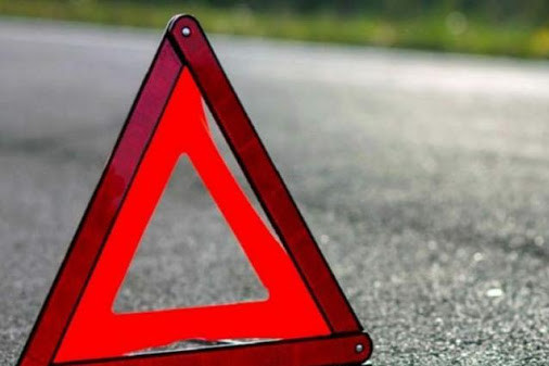 В Ічні мотоцикліст в’їхав у припарковане авто