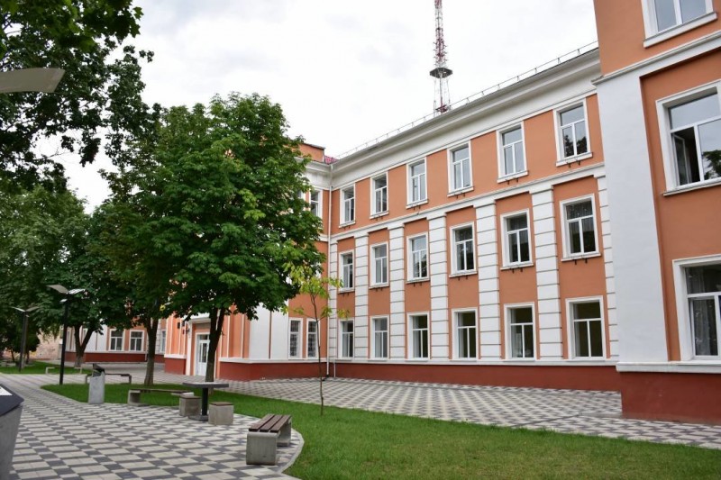 Модернізація за всіма пунктами: Чернігівську школу №1 готують до навчального року