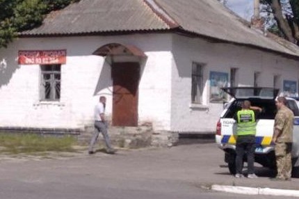 На Чернігівщині біля входу в селищну раду виявили два вибухонебезпечні предмети