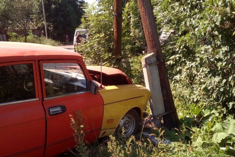 У Семенівському районі нетверезий водій зіткнувся з електроопорою