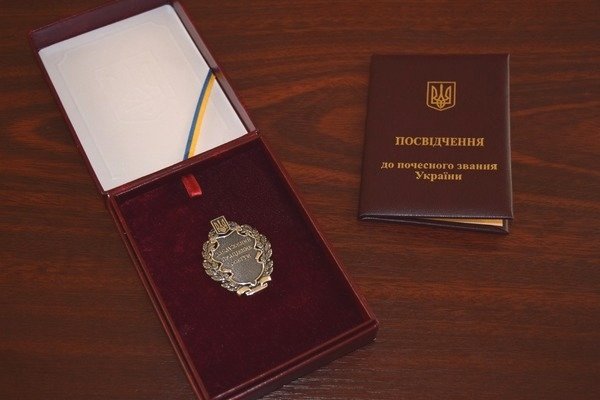 З нагоди Дня незалежності України одразу 8 жителів Чернігівщини отримали державні нагороди та почесні звання