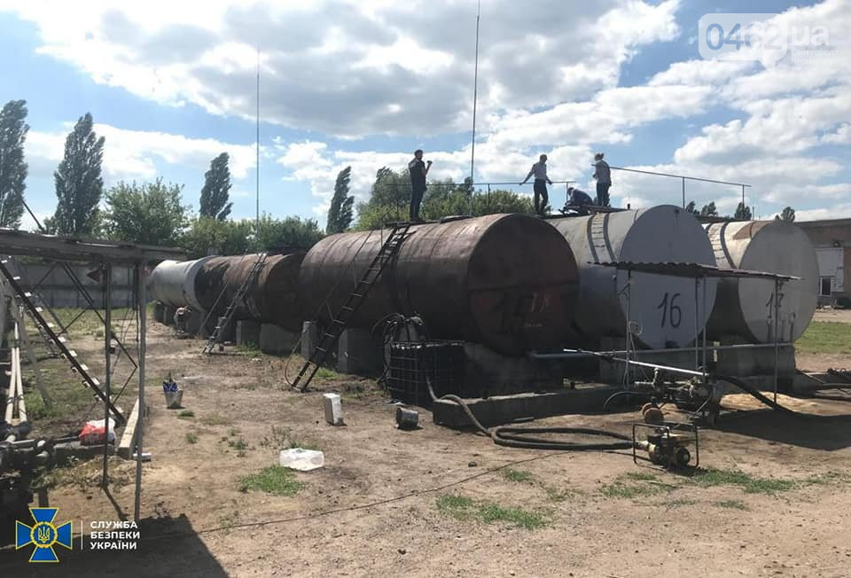 200 тонн пального щомісяця: на Чернігівщині викрили нелегальний цех