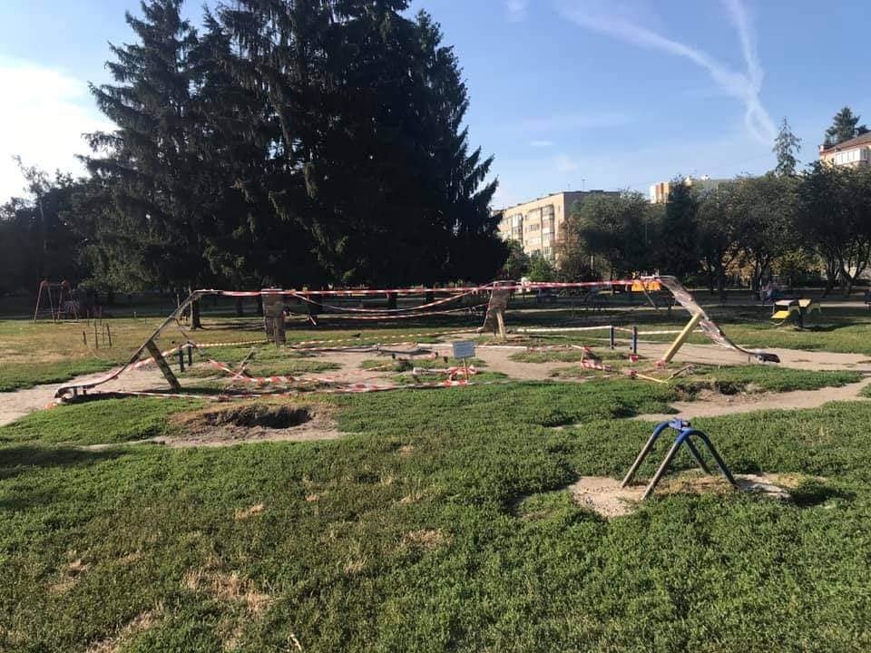 У парку біля ЦУМу розпочалась реконструкція дитячого майданчика