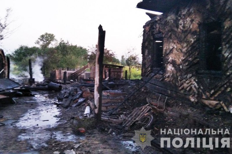 Поліція Чернігівщини надає допомогу постраждалій у пожежі родині