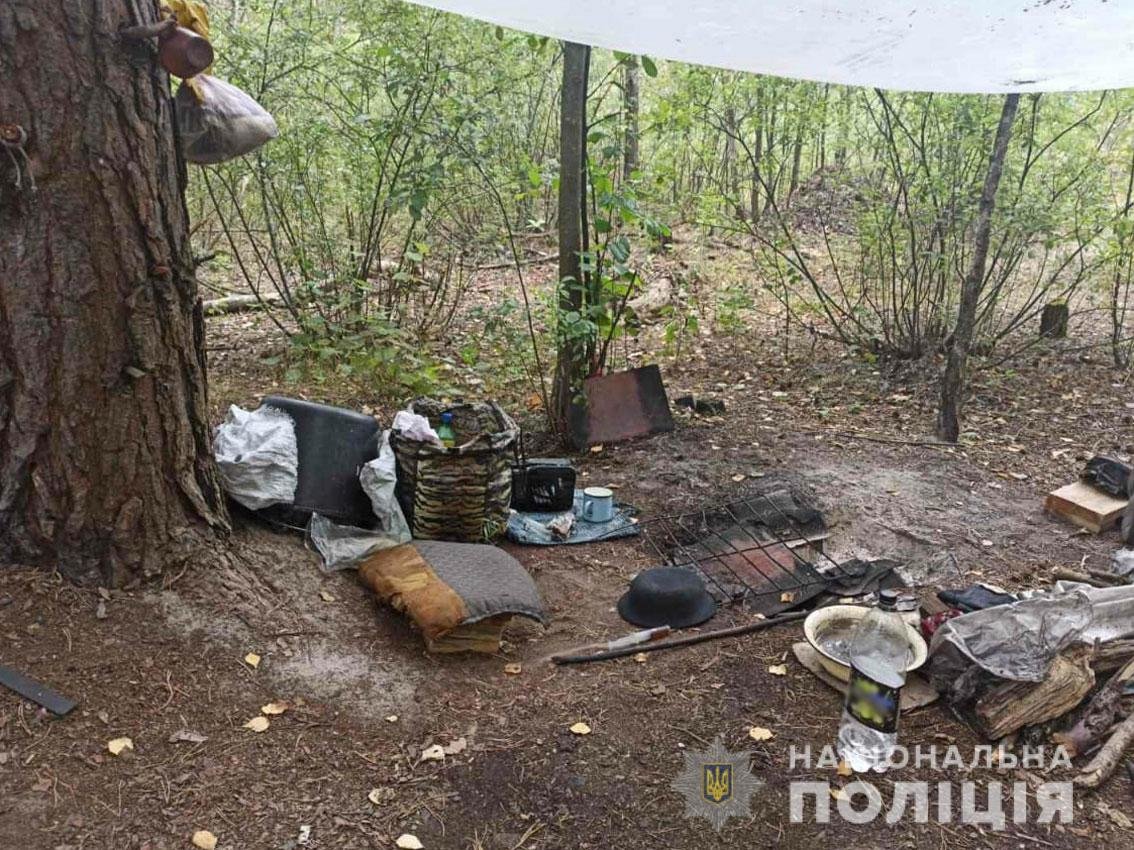 В одному з лісів Чернігівщини наркозалежна облаштувала лабораторію з виготовлення "ширки"