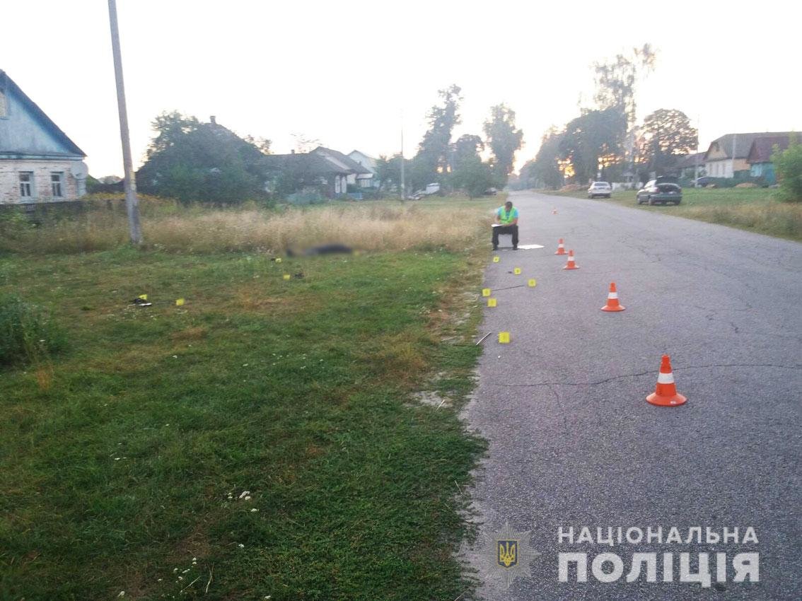 На Чернігівщині автівка на смерть збила пішохода: водій навіть не зупинився