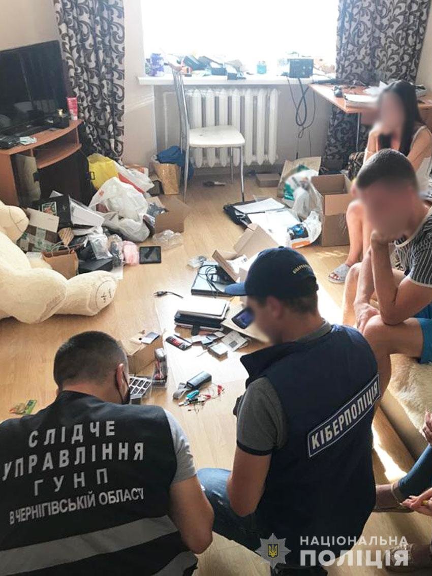 Поліцейські Чернігівщини викрили фальсифікатора професійного обладнання для автодіагностики