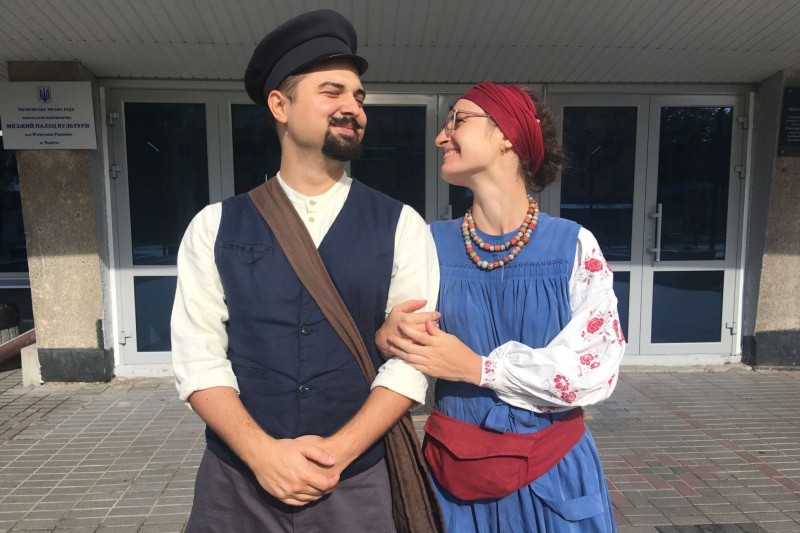 У Чернігові пара з Києва одружувалася у старовинному строї