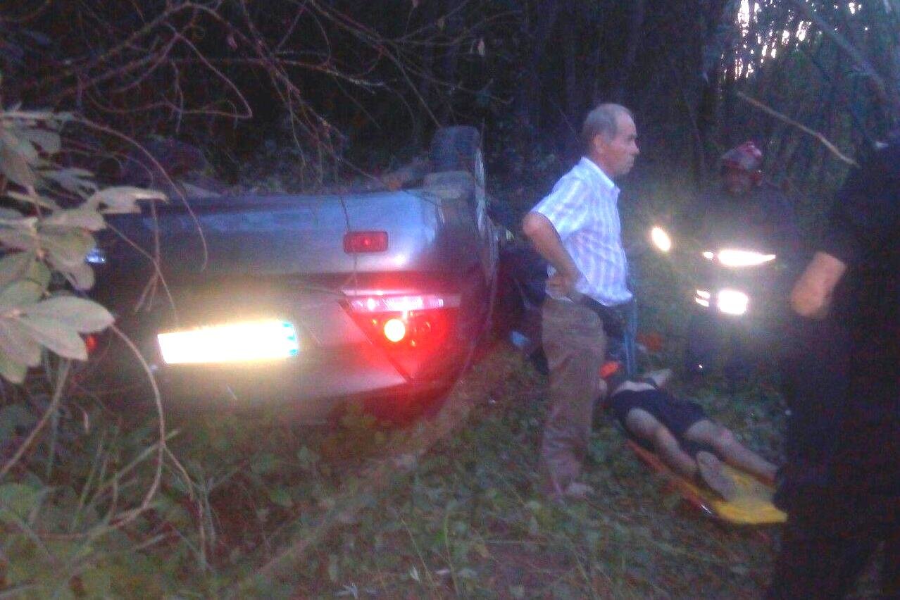 Автівка перекинулась, водія затисло всередині: подробиці ДТП на Чернігівщині