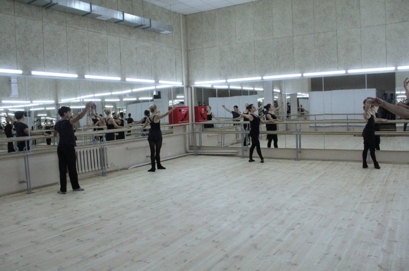 Артисти балету чернігівської філармонії тепер займатимуться у відремонтованій балетній залі