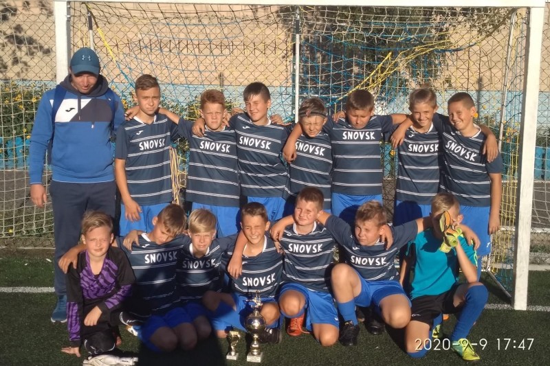 Юні футболісти зі Сновська перемогли у турнірі з міні-футболу
