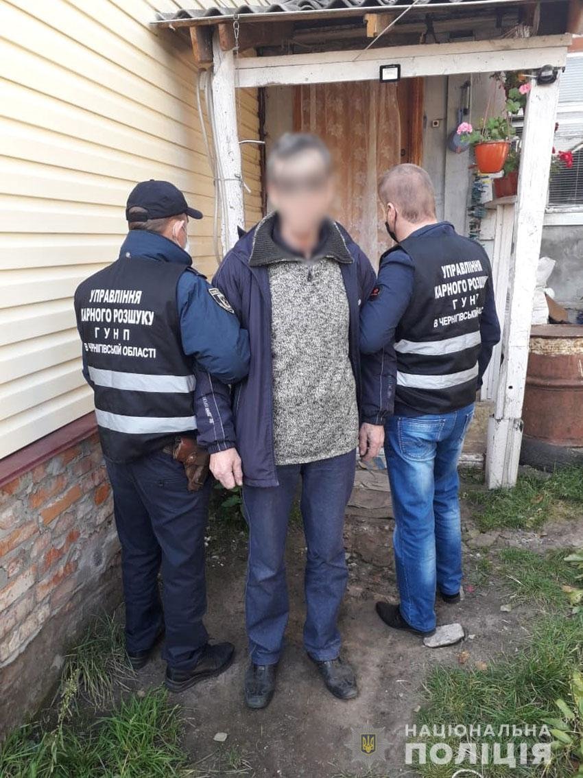 Вдарив ножем у груди та втік: на Чернігівщині посварилися два сусіди