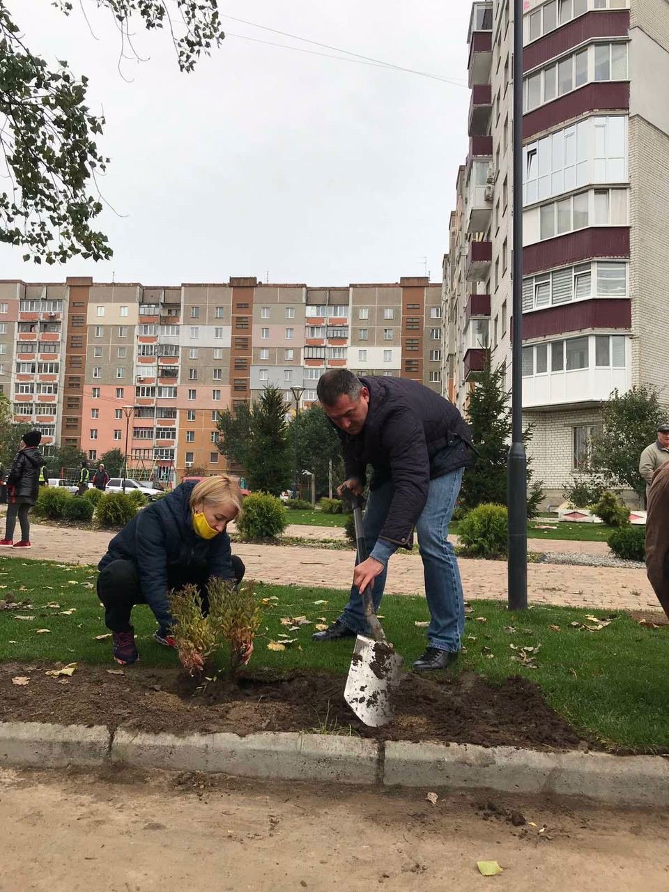 Ярослав КУЦ і Ніна ЛЕМЕШ відвідали будівництво нового міні-скверу на Масанах
