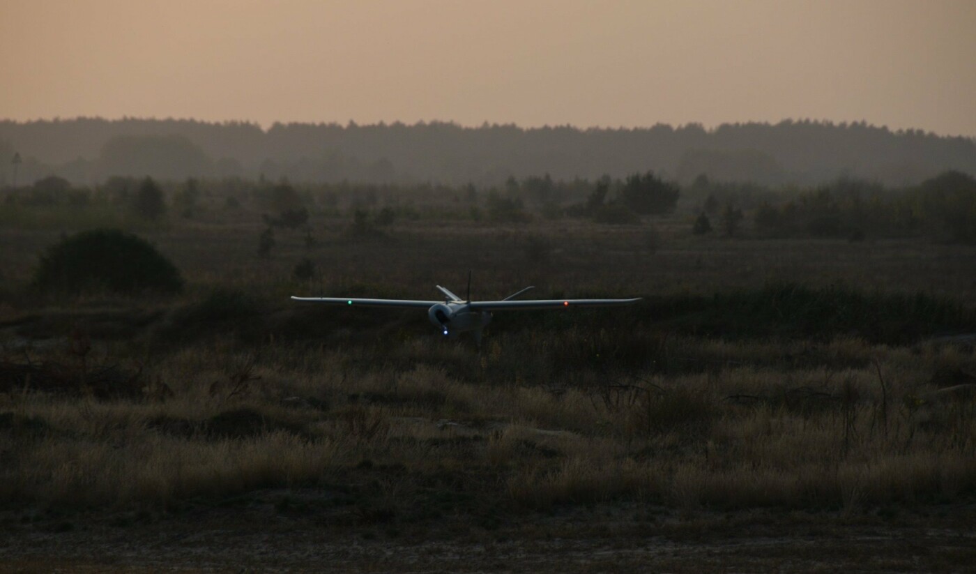 У небі над Чернігівщиною випробовували новий український безпілотник «Лелека-100»