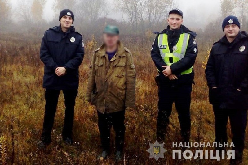 На Чернігівщині поліцейські знайшли чоловіка, що заблукав у лісі