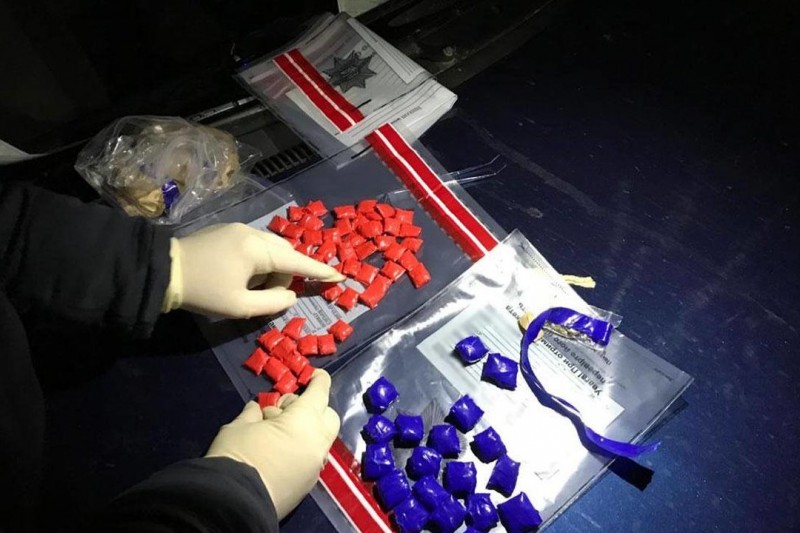 Поліція Чернігівщини затримала чоловіка, який перевозив наркотиків на 40 тисяч гривень