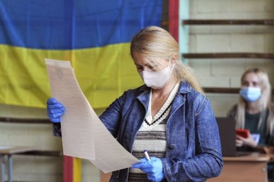 Двом членам виборчої комісії на Чернігівщині, що голосували по кілька разів, оголошено про підозру