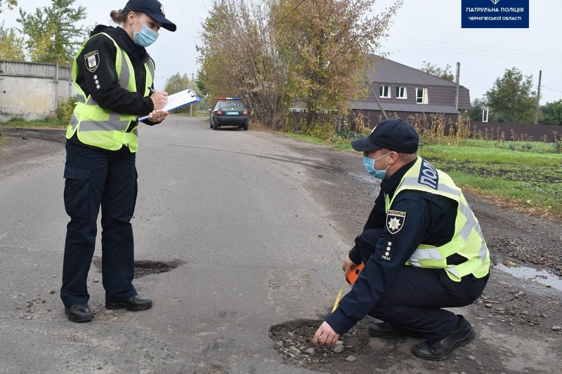 Патрульні перевірили стан доріг на Чернігівщині