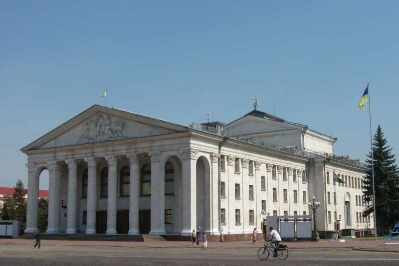 Чернігівський драмтеатр опинився на межі закриття