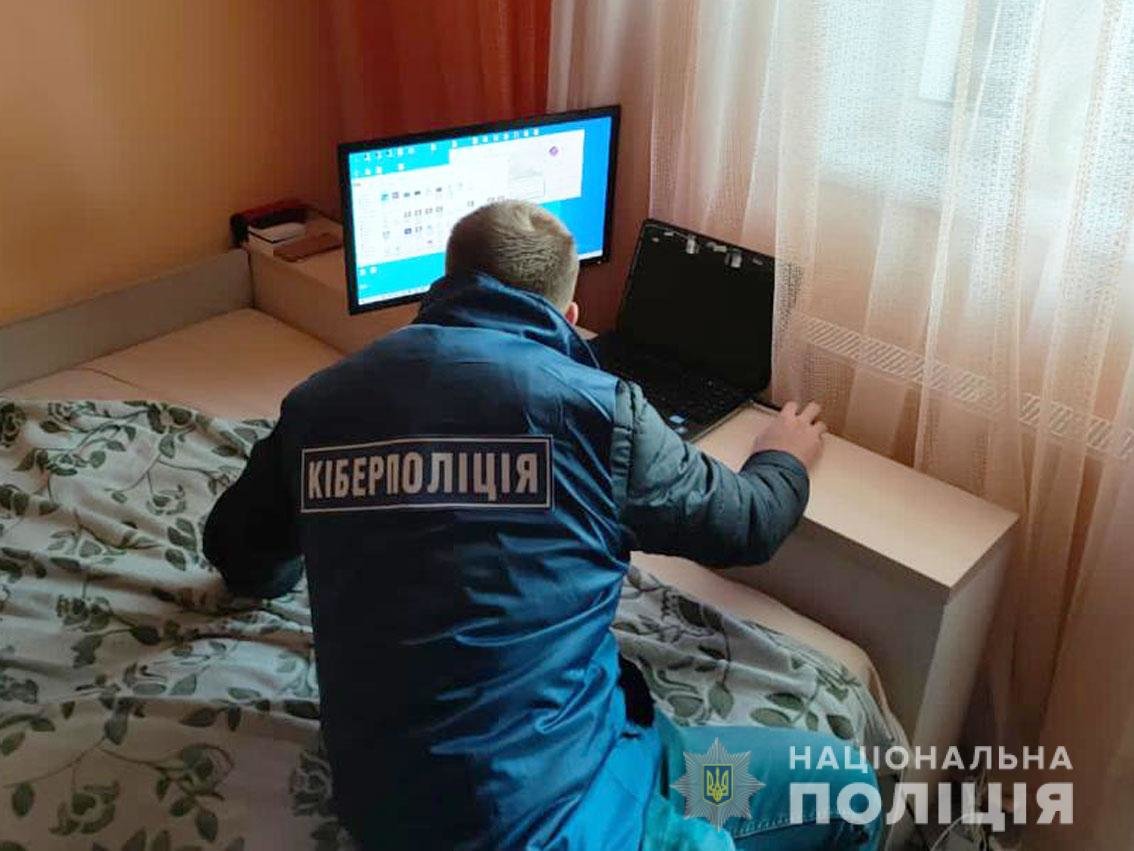 Онлайн-кредити замість працевлаштування: на Чернігівщині затримали шахраїв