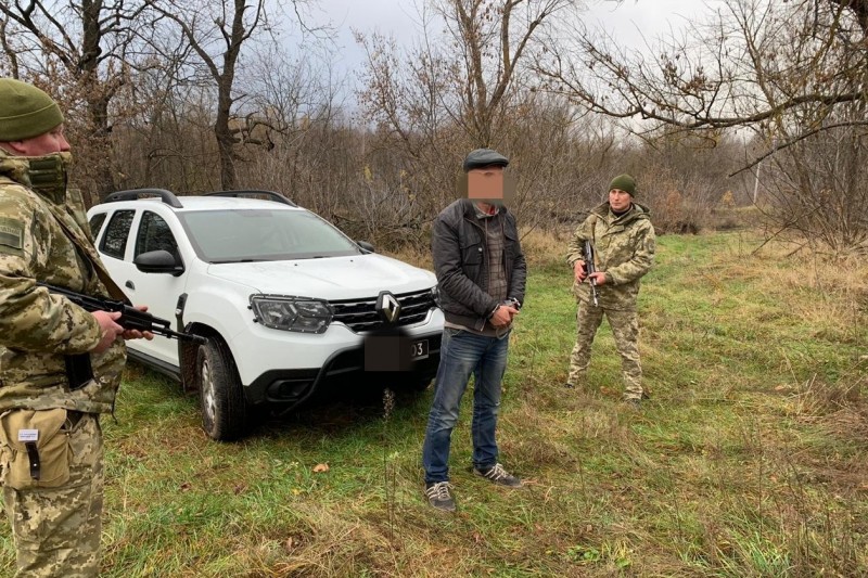 Чернігівські прикордонники видворили до Росії «туриста», який хотів нелегально перетнути кордон
