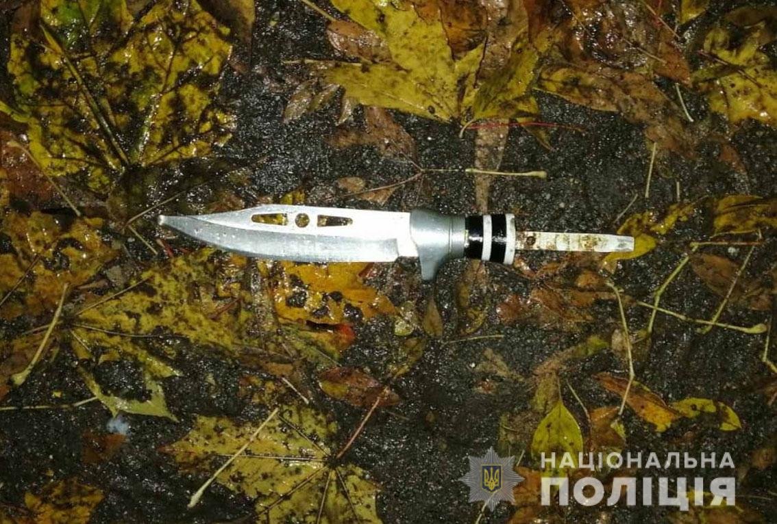 На Чернігівщині горе-батько чатував на поліцейського з ножем