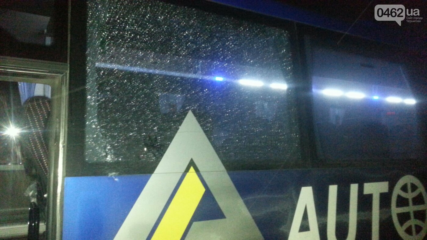 У Чернігові обстріляли автобус, який дешевше возить людей на Київ