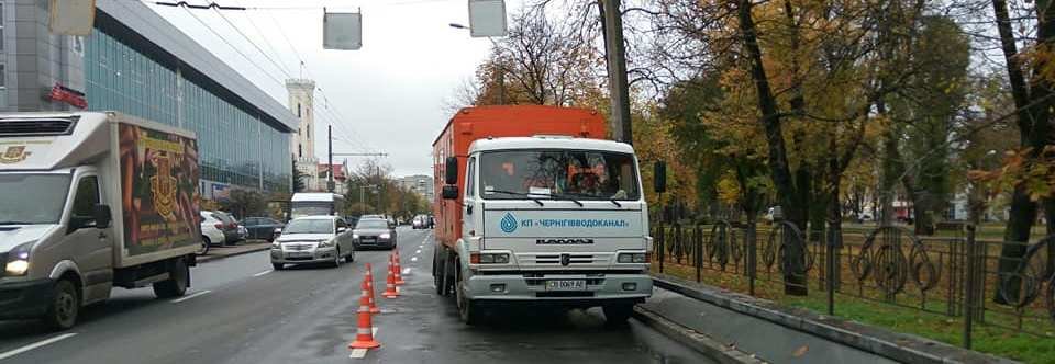 У центрі Чернігова частково перекрили дорогу через аварію на водогоні