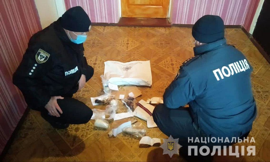 Для себе чи на продаж? – Житель Чернігівщини зберігав зброю і наркотики