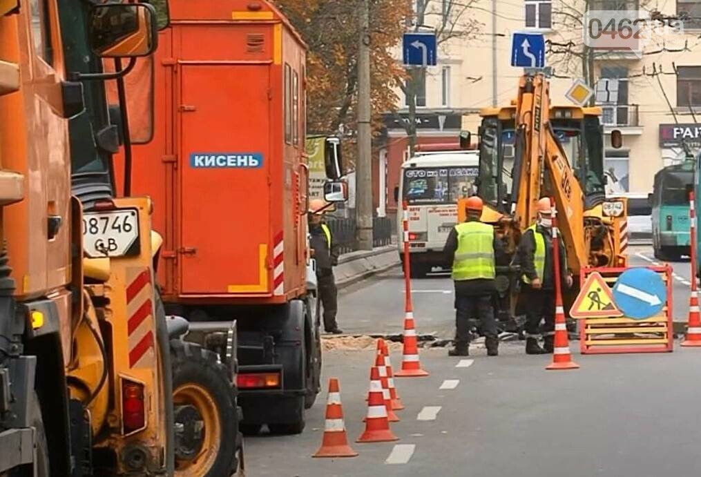 Проспект Миру у центрі Чернігова досі частково закритий