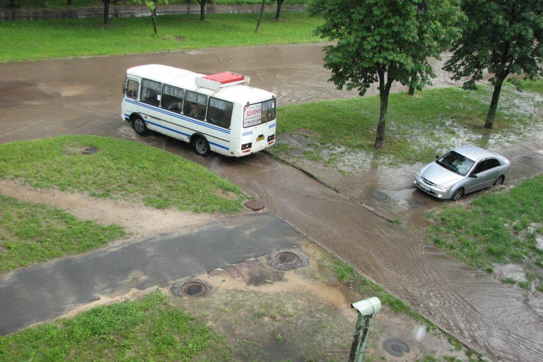 "Електрон" та "Малий проспект" більше не підтоплюватиме: у Чернігові розпочалась реконструкція ливнівок