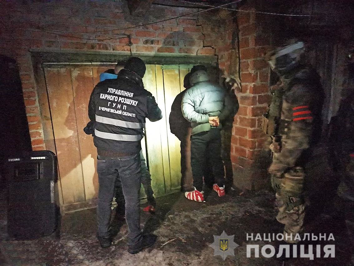 Погрози обернулися вбивством: на Чернігівщині затримали трьох душогубів